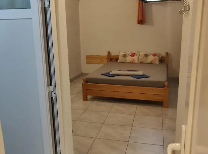 Rooms- Denis بيت ضيافة سبليت