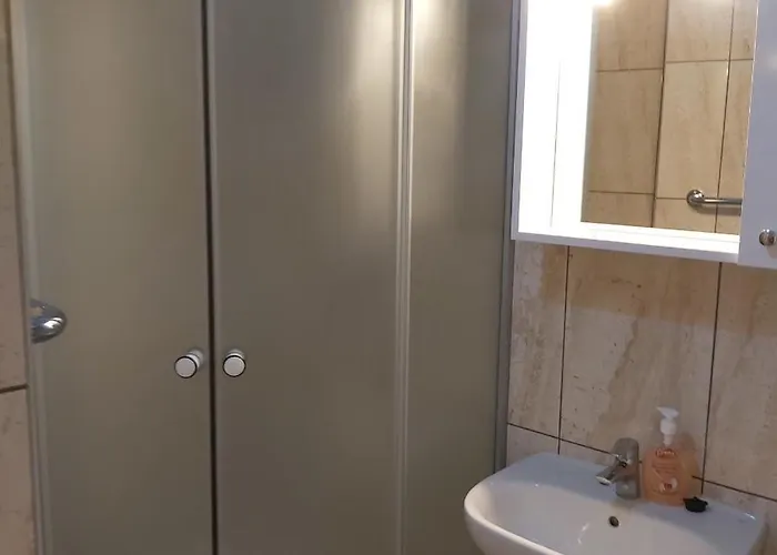 Rooms- Denis بيت ضيافة 3*