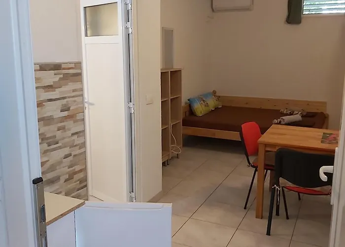 Rooms- Denis بيت ضيافة